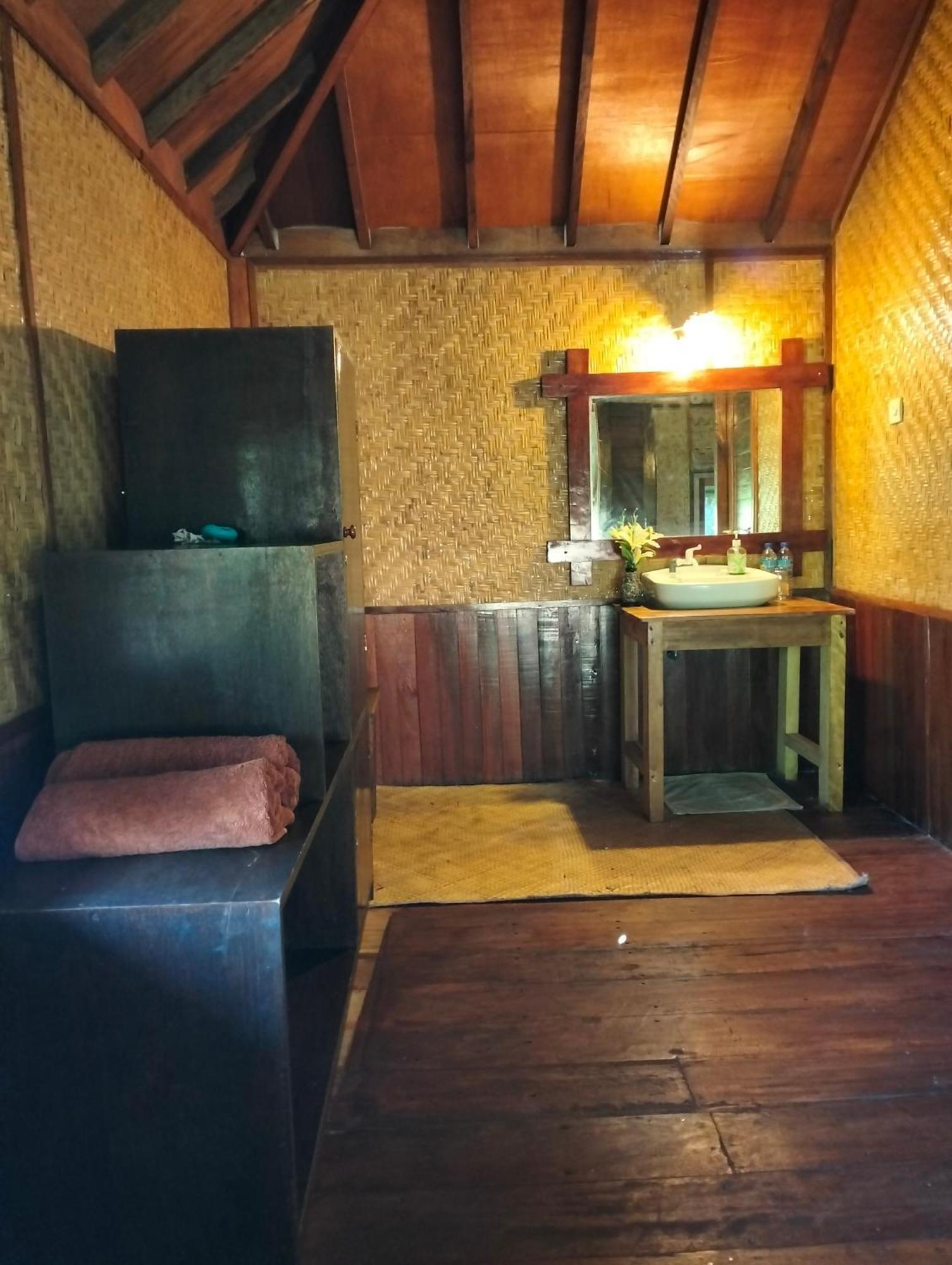 Tangga Bungalows Gili Air Bilik gambar